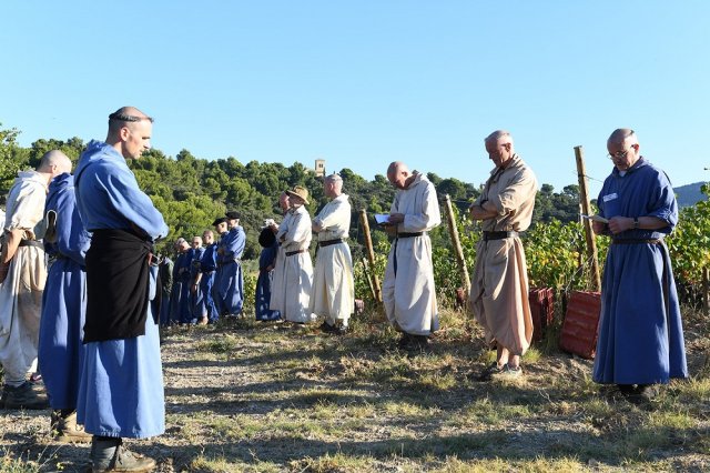 Via Caritatis Les Vins Pleins De Grâces Des Moines De Sainte Madeleine