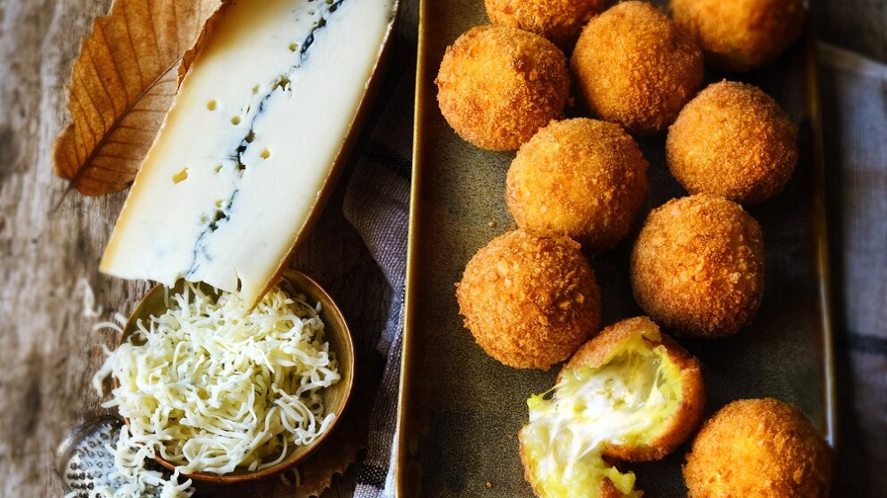 Les arancini au morbier c'est grosso modo un risotto façonné en boulettes