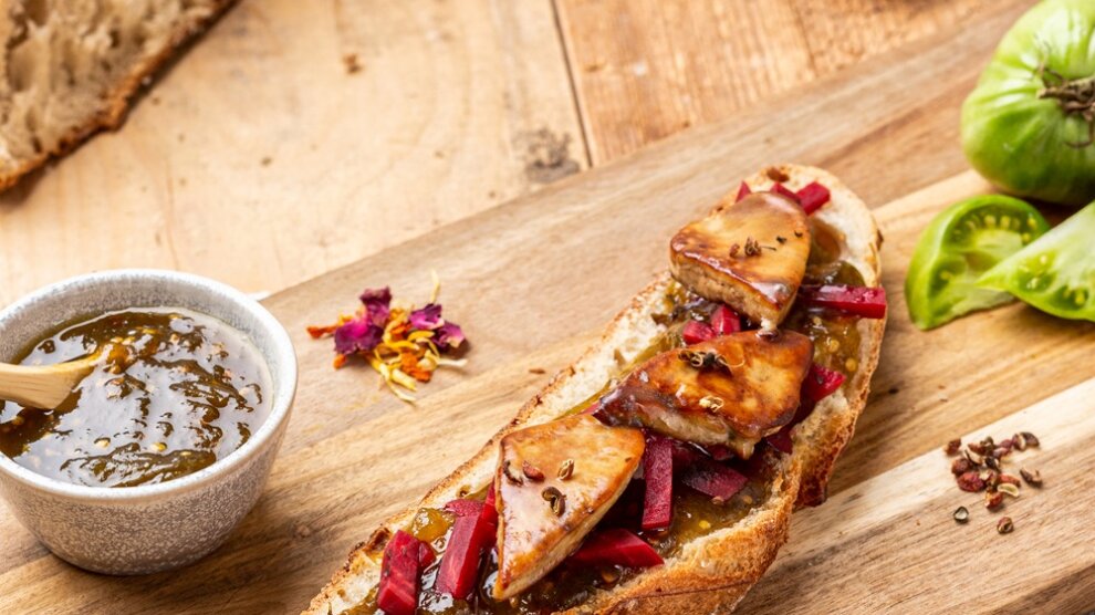 Le foie gras poêlé en tartines et confiture