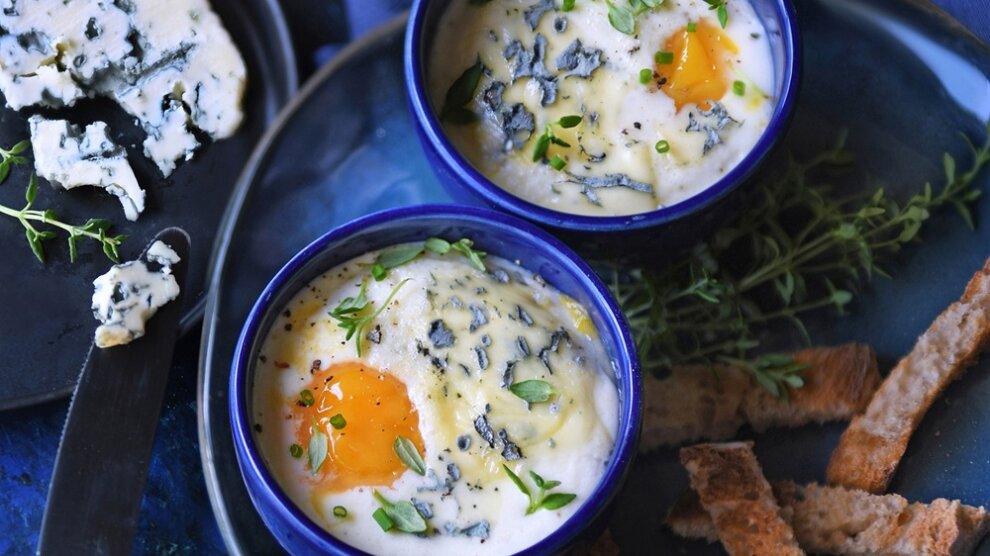 Vite fait, bien fait, les œufs cocotte au bleu des Causses