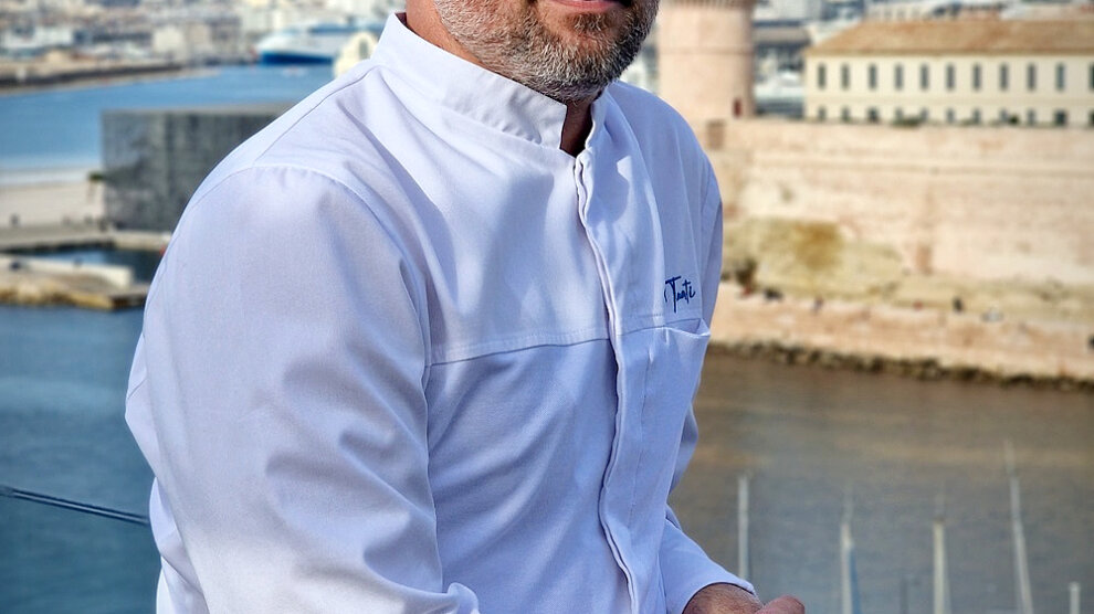 C'est le chef Sylvain Touati qui prend la direction des cuisines du Sofitel Vieux-Port Confessions et projets