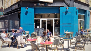 Le Bistro bleu, sa façade et sa terrasse à Marseille