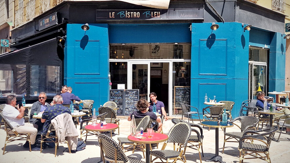 Le Bistro bleu, sa façade et sa terrasse à Marseille