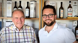 Le patron des Distilleries et Domaines de Provence, Alain Robert, annonce son départ. Son fils Antoine lui succède