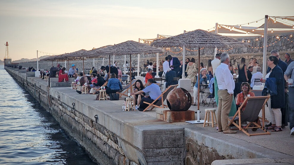 Jusqu'en septembre, l'Appel du Large nous propose des soirées apéro sur la digue du Large