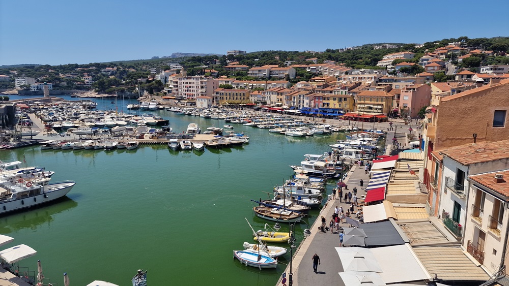 le port de cassis au cœur de l'été 2024