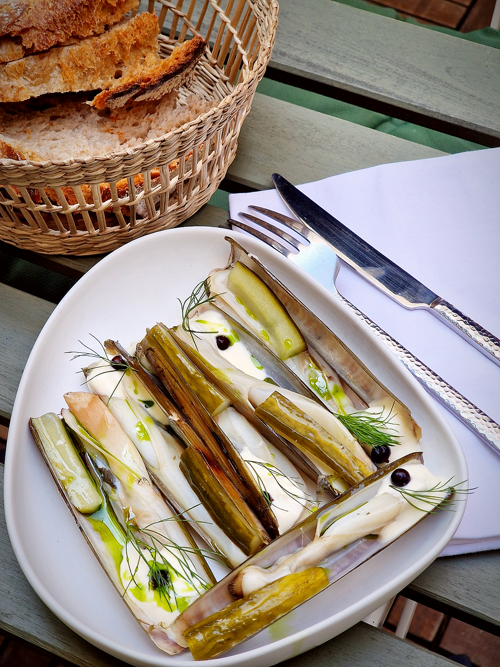 Couteaux sauce crémée et citronnée servis à la brasserie le Canotier à Marseille - Malmousque