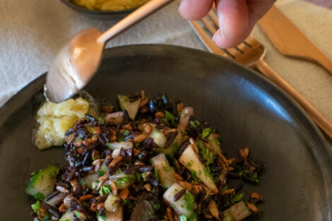 Salade de riz noir aux pommes des Alpes de Haute-Durance, vinaigrette à la pomme