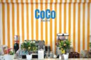 Le comptoir de la brasserie Coco sur le parvis de l'opéra de Marseille