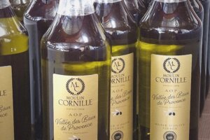 L'huile d'olive de la coopérative Jean-Marie Cornille dans ses fameuses bouteilles